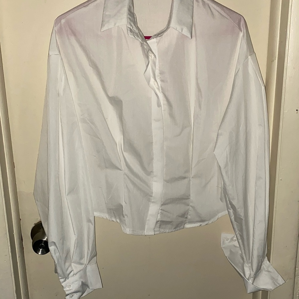 Women White Long Sleeve Button Down Crop Top Shirt.